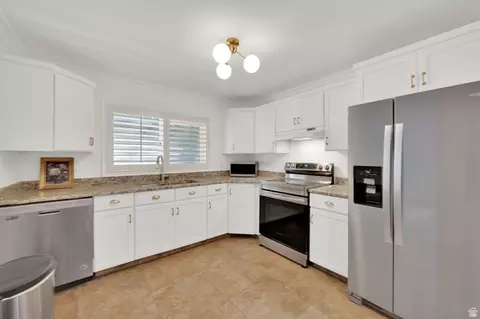 Kitchen - 295 S 1550 E, Bountiful, UT 84010 photo 7 of 7
