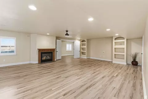 Living - 15023 S Eagle Crest Dr E, Draper, UT 84020 photo 6 of 11