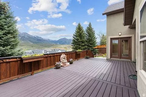 Exterior - 15023 S Eagle Crest Dr E, Draper, UT 84020 photo 5 of 17