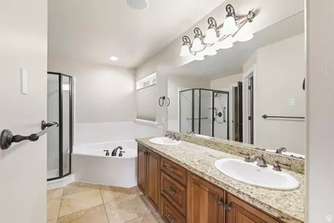Bath - 15023 S Eagle Crest Dr E, Draper, UT 84020 photo 1 of 4