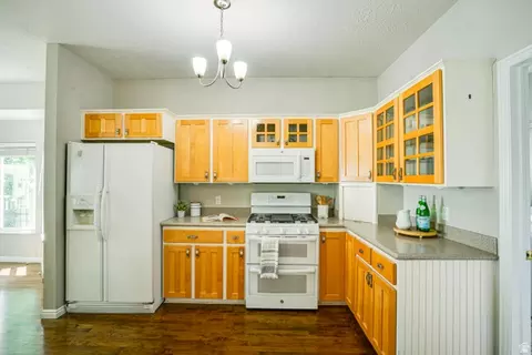 Kitchen - 1433 Forge Way, Draper, UT 84020 photo 3 of 5