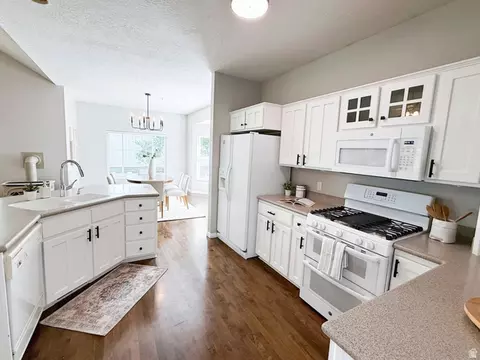 Kitchen - 1433 Forge Way, Draper, UT 84020 photo 4 of 5