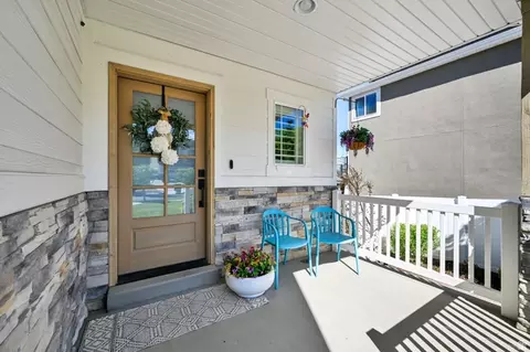 Exterior - 254 S 1675 E, Layton, UT 84040 photo 5 of 10