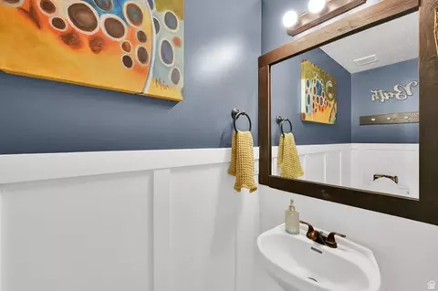 Bath - 254 S 1675 E, Layton, UT 84040 photo 1 of 5