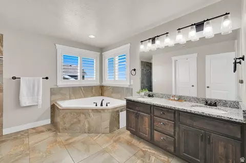 Bath - 254 S 1675 E, Layton, UT 84040 photo 2 of 5
