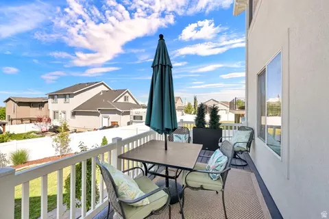 Exterior - 254 S 1675 E, Layton, UT 84040 photo 10 of 10