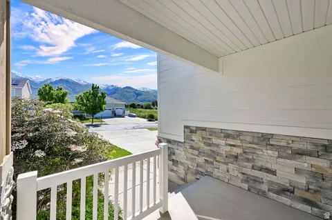 Exterior - 254 S 1675 E, Layton, UT 84040 photo 4 of 10