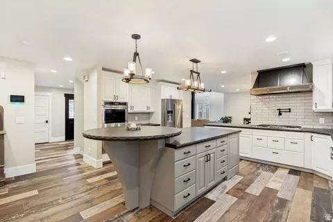 Kitchen - 1956 E Brandon Park Pl S, Sandy, UT 84092 photo 4 of 7