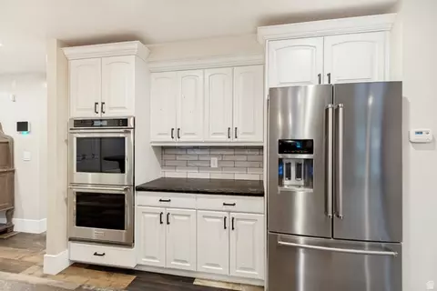 Kitchen - 1956 E Brandon Park Pl S, Sandy, UT 84092 photo 6 of 7