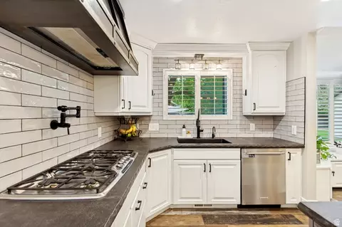 Kitchen - 1956 E Brandon Park Pl S, Sandy, UT 84092 photo 3 of 7