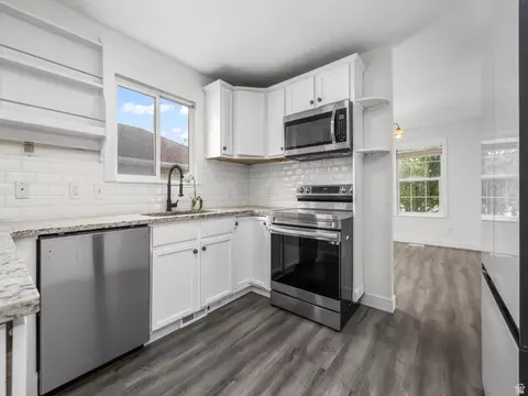 Kitchen - 7901 N Weeping Ash Dr, Eagle Mountain, UT 84005 photo 2 of 2