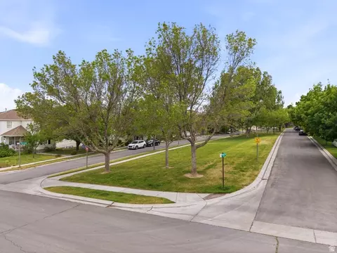 View/Area - 7901 N Weeping Ash Dr, Eagle Mountain, UT 84005 photo 2 of 2