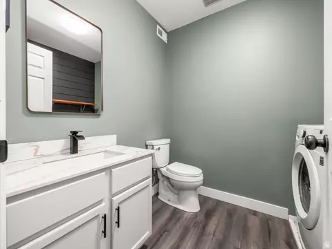 Bath - 7901 N Weeping Ash Dr, Eagle Mountain, UT 84005 photo 1 of 4
