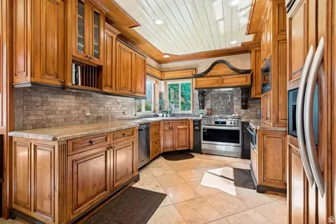 Kitchen - 761 S 1030 E, Orem, UT 84097 photo 3 of 5