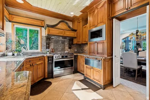 Kitchen - 761 S 1030 E, Orem, UT 84097 photo 2 of 5