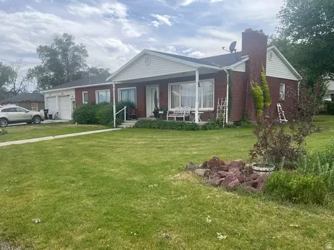 16 S 200 W, Fountain Green, UT 84632