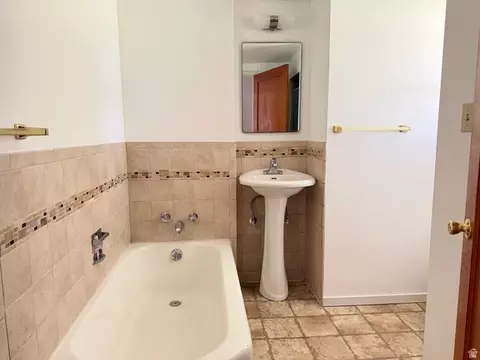 Bath - 195 E 200 S, Kanosh, UT 84637 photo 1 of 2
