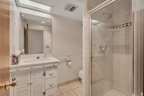 Bath - 739 E 550 N, Bountiful, UT 84010 photo 2 of 3