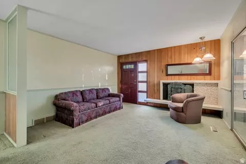 Living - 739 E 550 N, Bountiful, UT 84010 photo 1 of 3
