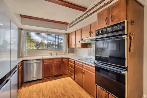 Kitchen - 739 E 550 N, Bountiful, UT 84010 photo 1 of 2