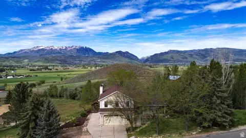 8975 E Pineview Dr, Huntsville, UT 84317