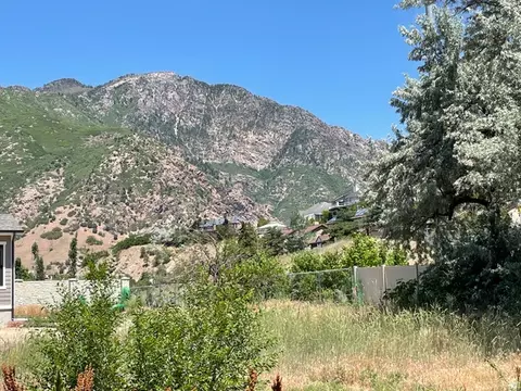 7657 S Avondale Dr E, Salt Lake City, UT 84121