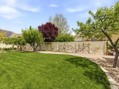 Exterior - 255 E 1300 N, Mapleton, UT 84664 photo 6 of 6