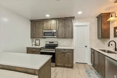 Kitchen - 3916 S Sage Wood Ave, Mapleton, UT 84664 photo 1 of 2