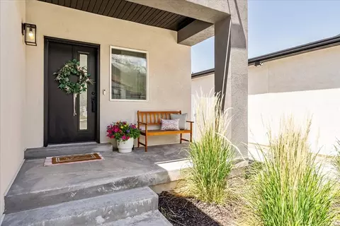 Exterior - 3916 S Sage Wood Ave, Mapleton, UT 84664 photo 3 of 5