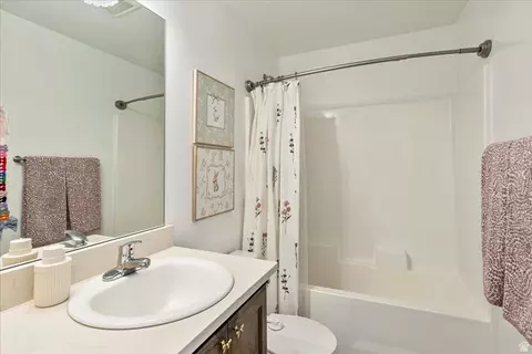 Bath - 3916 S Sage Wood Ave, Mapleton, UT 84664 photo 1 of 4