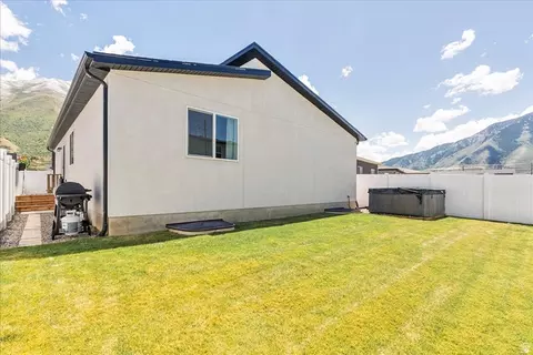 Exterior - 3916 S Sage Wood Ave, Mapleton, UT 84664 photo 4 of 5