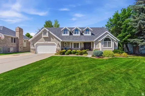 2114 W Surrey Cir, Taylorsville, UT 84129