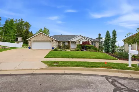 223 Deerhollow Cir, North Salt Lake, UT 84054