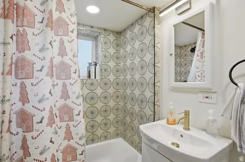 Bath - 548 W 5900 S, Murray, UT 84123 photo 2 of 2