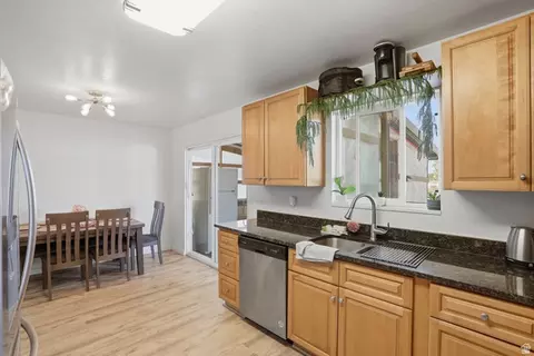 Kitchen - 548 W 5900 S, Murray, UT 84123 photo 2 of 2