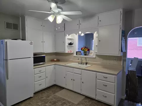 Kitchen - 250 W 200 N, Beaver, UT 84713 photo 3 of 5