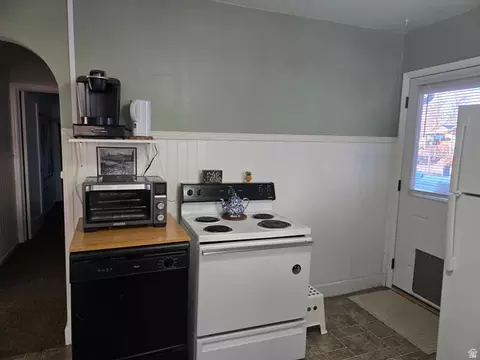 Kitchen - 250 W 200 N, Beaver, UT 84713 photo 2 of 5