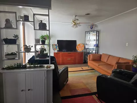 Living - 250 W 200 N, Beaver, UT 84713 photo 3 of 10
