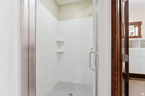 Bath - 1748 E Longview Dr, Hideout, UT 84036 photo 4 of 6