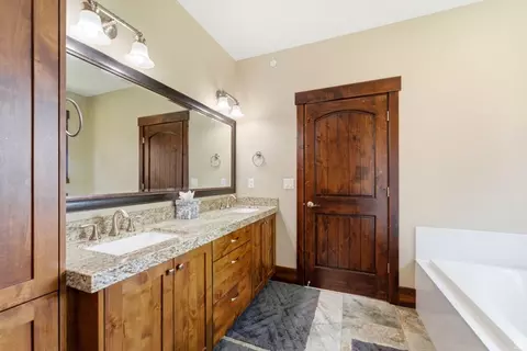 Bath - 1748 E Longview Dr, Hideout, UT 84036 photo 2 of 6