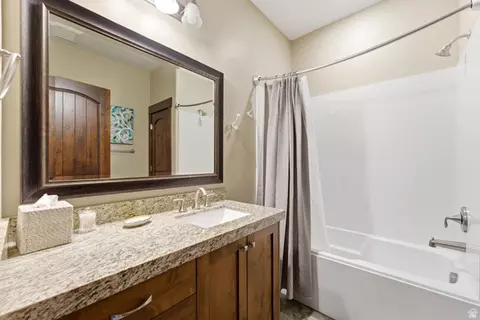 Bath - 1748 E Longview Dr, Hideout, UT 84036 photo 6 of 6