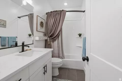 Bath - 638 E 2000 N, North Logan, UT 84341 photo 3 of 4