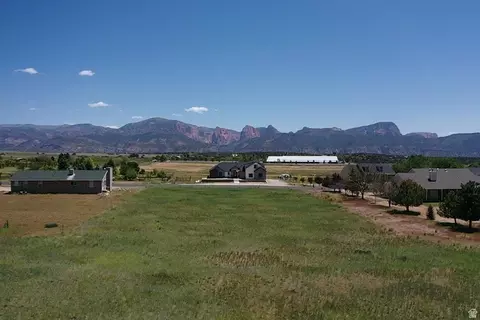 646 S 800 E, New Harmony, UT 84757