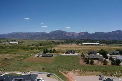 646 S 800 E, New Harmony, UT 84757 photo 4