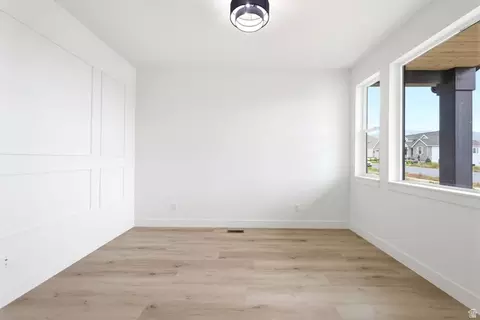 Living - 1515 S 920 E, Salem, UT 84653 photo 1 of 2