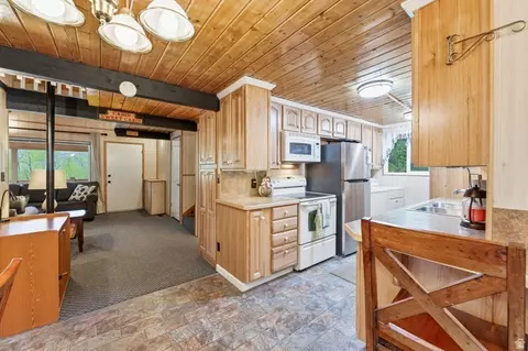 Kitchen - 54 E Targhee Dr, Oakley, UT 84055 photo 3 of 4