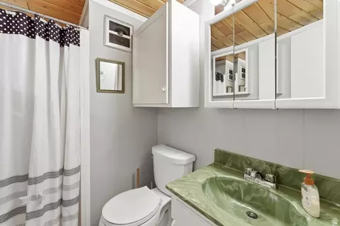 Bath - 54 E Targhee Dr, Oakley, UT 84055 photo 2 of 2