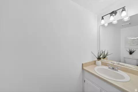 Bath - 788 E Gables St, Midvale, UT 84047 photo 3 of 4