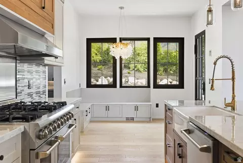 Kitchen - 551 E Center N, Hyde Park, UT 84318 photo 3 of 9