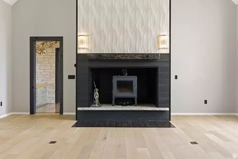 Living - 551 E Center N, Hyde Park, UT 84318 photo 2 of 5
